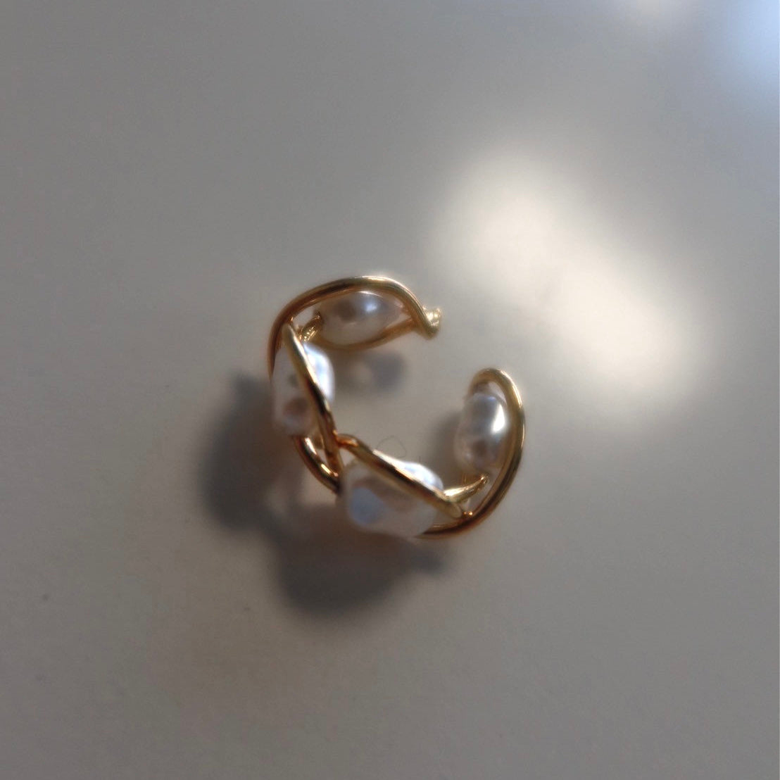 “ぽてぽて” Pearl Ear Cuff